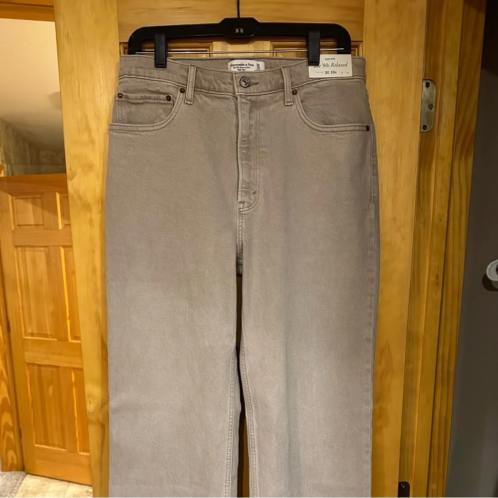 Abercrombie & Fitch High Rise 90s Relaxed Jean - Picture 2 of 6